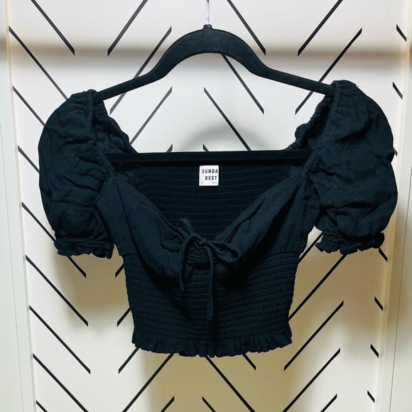 Aritzia Sunday Best Sinatra Black Puff Sleeve Crop Blouse - Picture 2 of 4